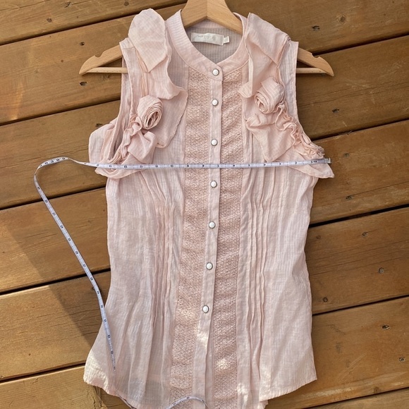 mM Couture  peach colour, ruffled, fitted , buttoned sleeveless blouse - Picture 5 of 14